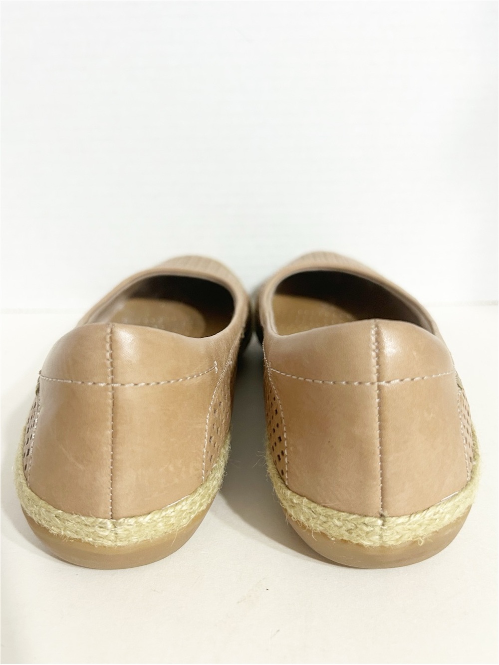 Clarks Collection Cushion Soft Beige Perforated Espadrille Flats Women’s 7.5 M - Picture 5 of 11